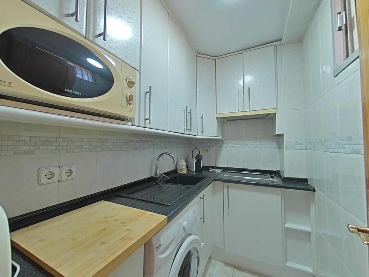 Acogedor En La Carihuela Con Plaza De Garaje Garantizada! Sol Montemar Apartment Torremolinos Bagian luar foto