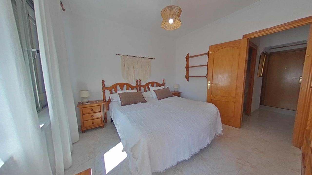 Acogedor En La Carihuela Con Plaza De Garaje Garantizada! Sol Montemar Apartment Torremolinos Bagian luar foto