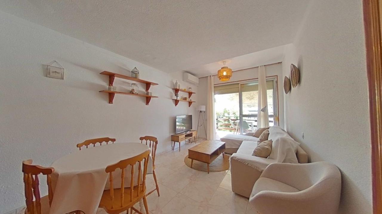 Acogedor En La Carihuela Con Plaza De Garaje Garantizada! Sol Montemar Apartment Torremolinos Bagian luar foto