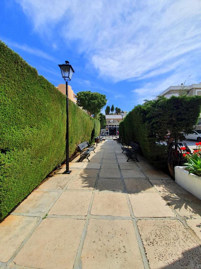 Acogedor En La Carihuela Con Plaza De Garaje Garantizada! Sol Montemar Apartment Torremolinos Bagian luar foto