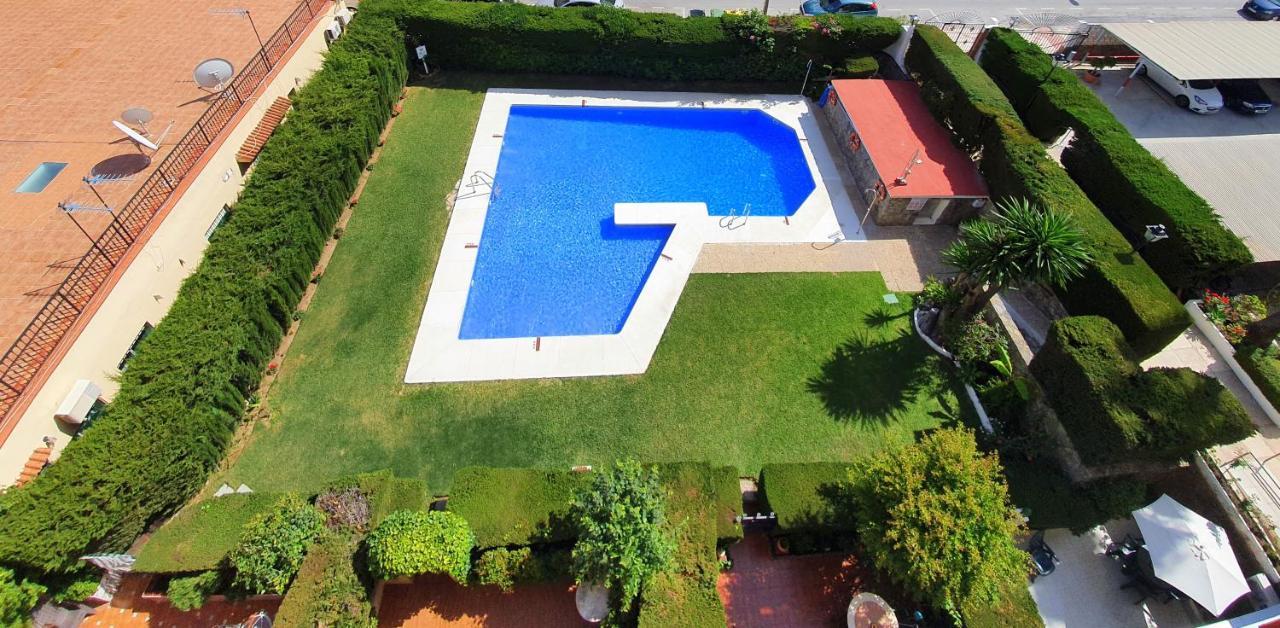 Acogedor En La Carihuela Con Plaza De Garaje Garantizada! Sol Montemar Apartment Torremolinos Bagian luar foto