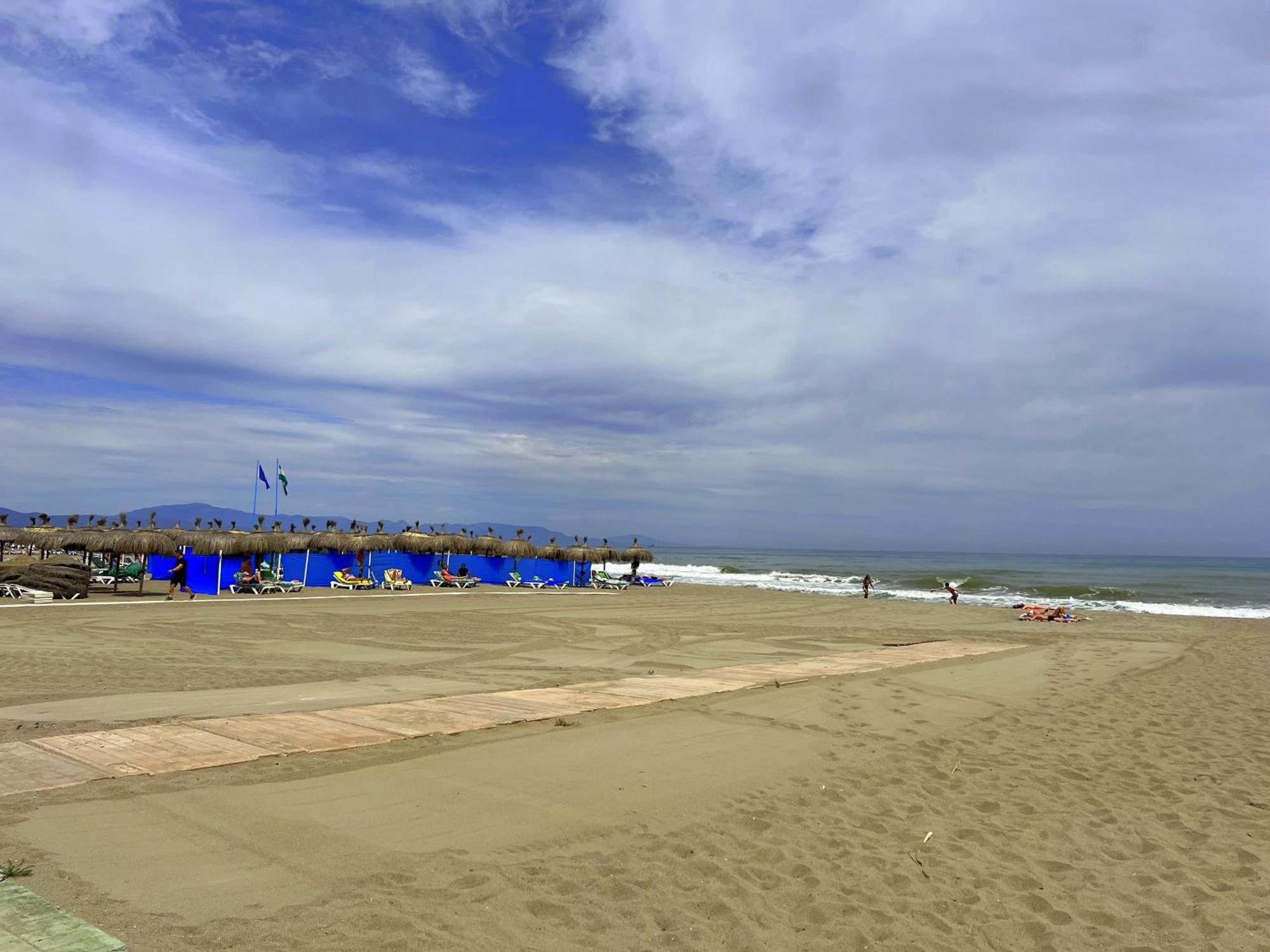 Acogedor En La Carihuela Con Plaza De Garaje Garantizada! Sol Montemar Apartment Torremolinos Bagian luar foto