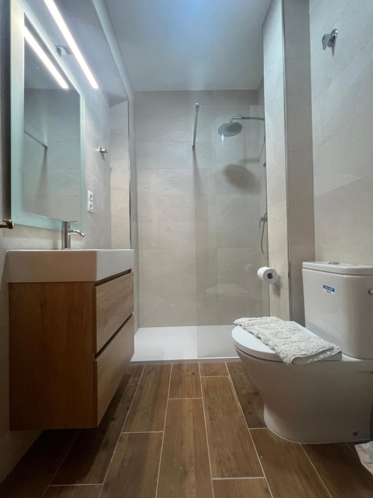 Acogedor En La Carihuela Con Plaza De Garaje Garantizada! Sol Montemar Apartment Torremolinos Bagian luar foto